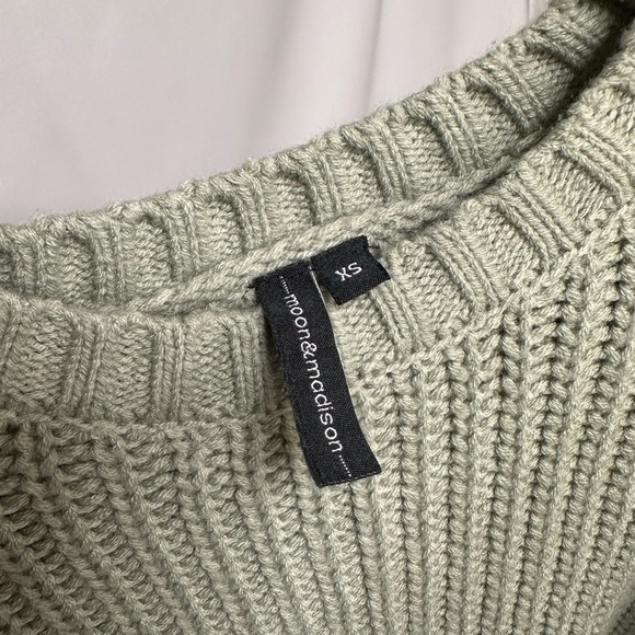 MOON & MADISON SWEATER ✨ - Picture 5 of 8